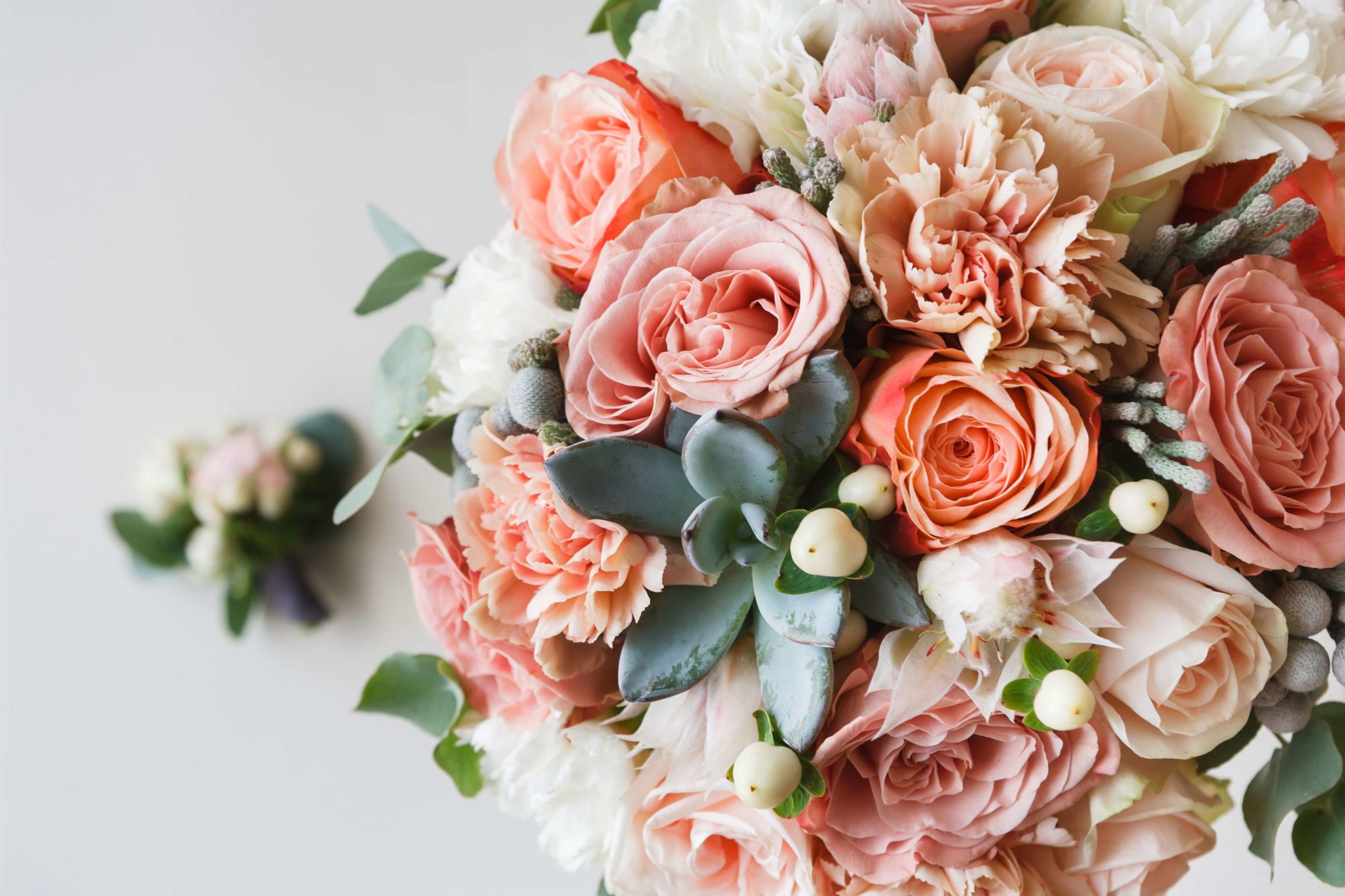 Classic bouquet of pink and white roses